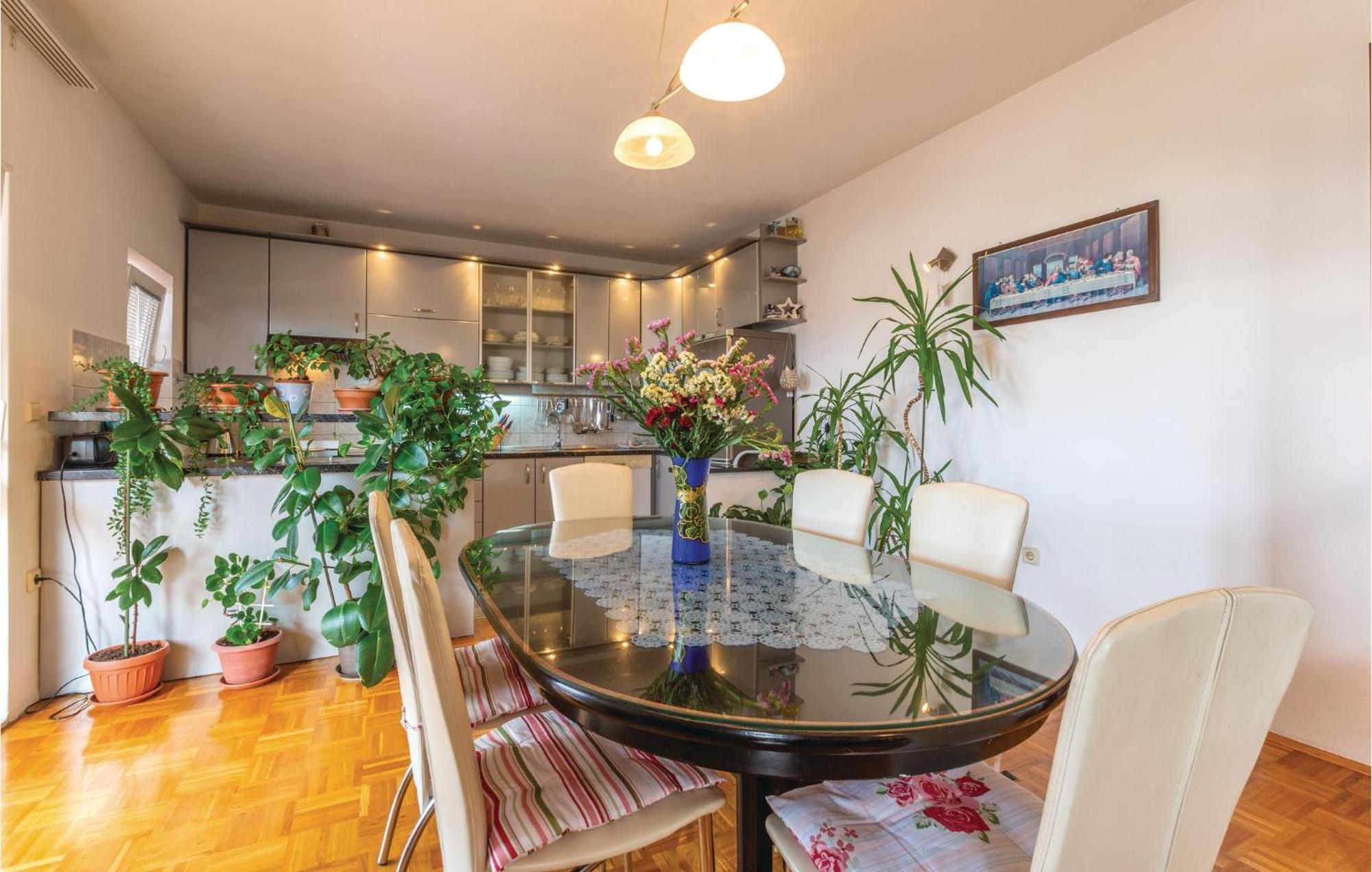Nice Apartment In Plano With Kitchen Exterior foto